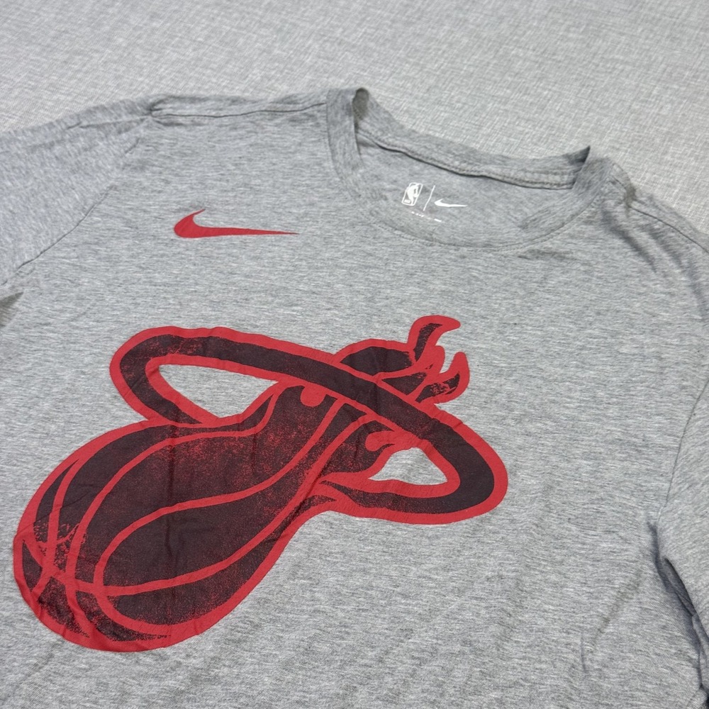 Nike Miami Heat Shirt Mens Large Gray NBA Basketball The Nike Tee Cotton